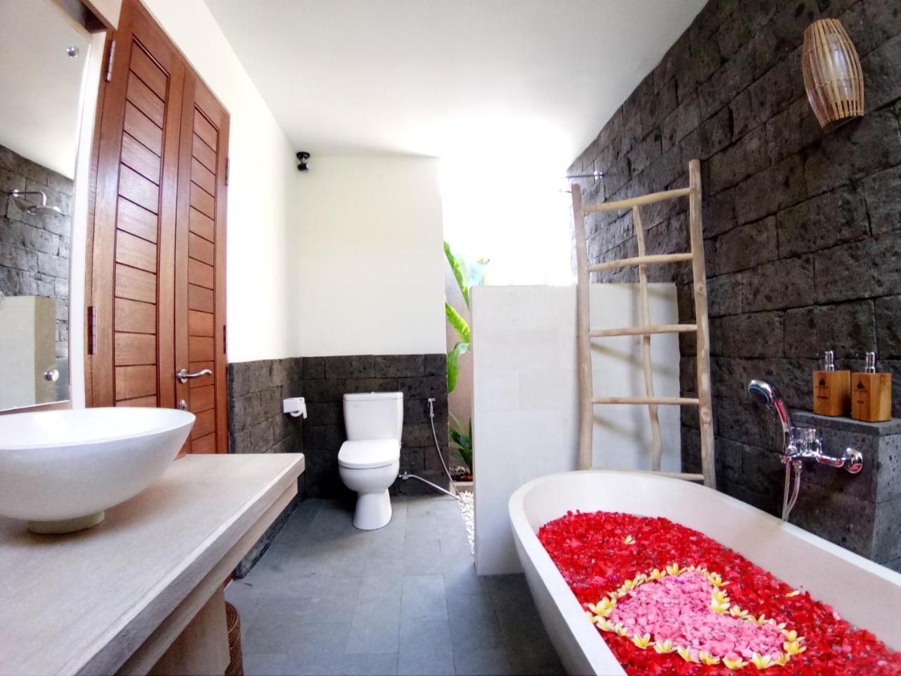 Three Gold Luxury Private Villas Убуд Екстериор снимка